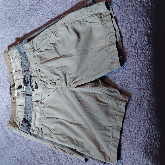 AMERICAN EAGLE KHAKI SHORT BUNDLE OF 4! EUC - LIKE NEW DEAL!!! - Picture 1 of 14